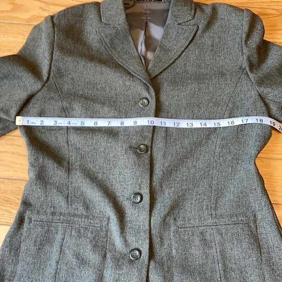 Vintage Grey suit jacket and skirt set, size 8P - Picture 5 of 15